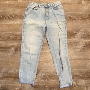 BDG Mom High-Rise Jeans - Light Wash